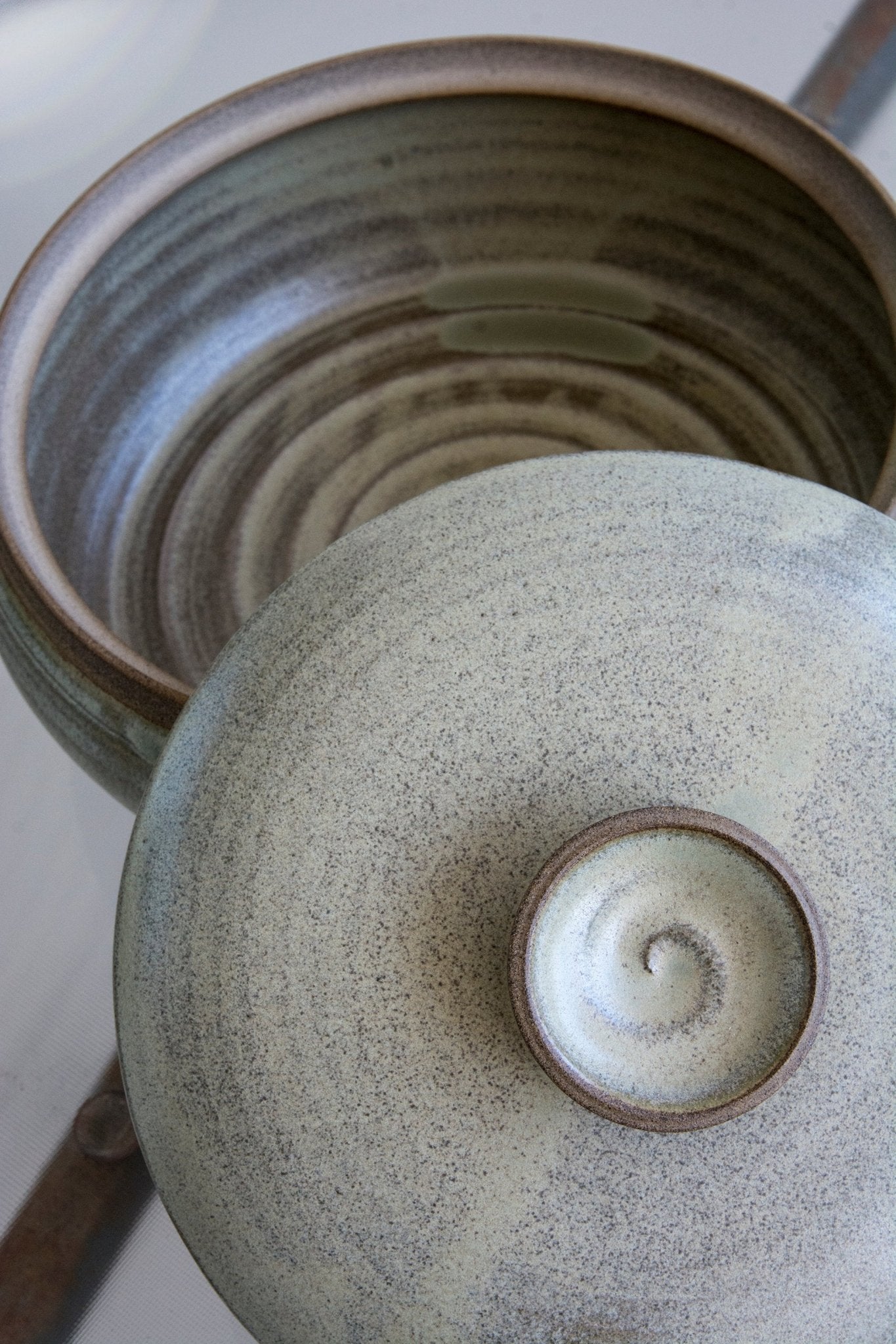 Stoneware dish top