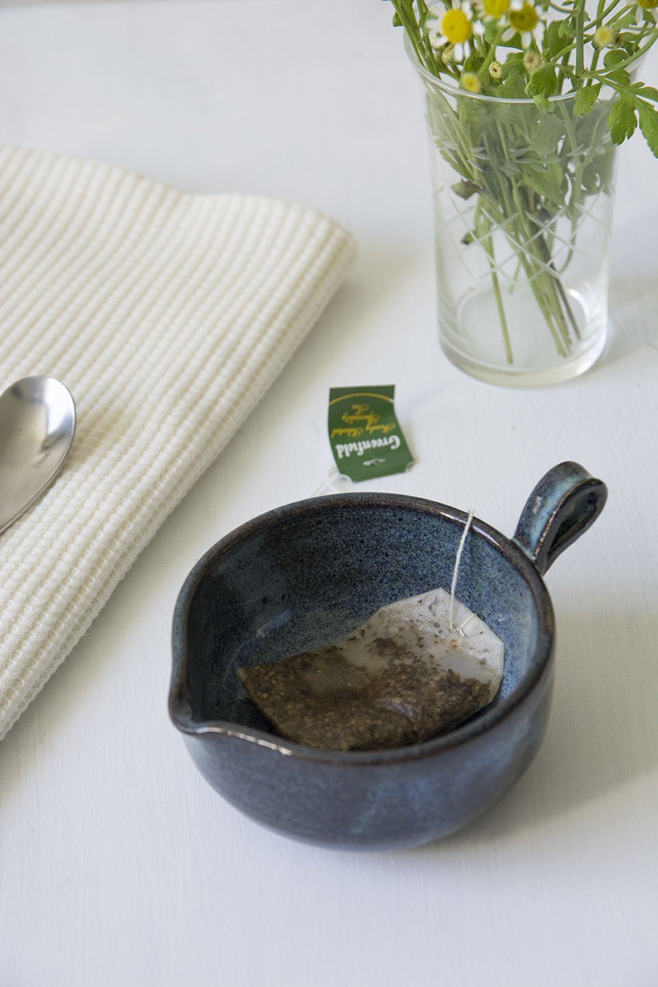 STONEWARE CUP WITH TEABAG HOLDER – breathe at home