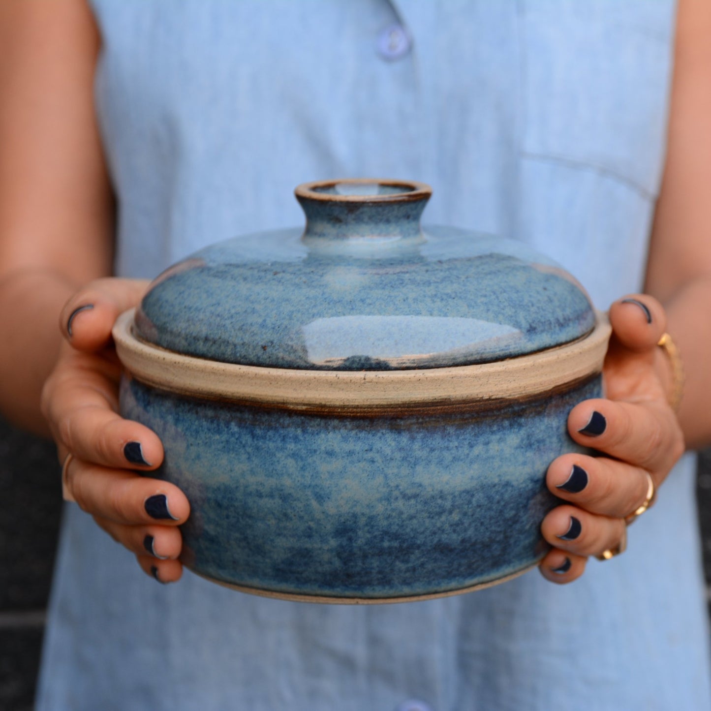 https://www.madaboutpottery.com/cdn/shop/products/lidded-blue-ceramic-casserole-dish-136900.jpg?v=1675107034&width=1445