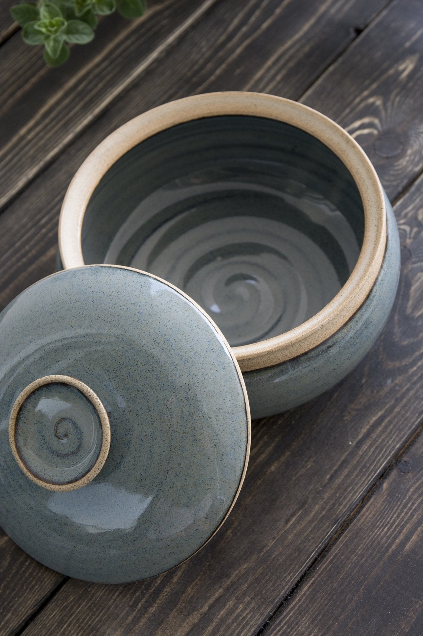 https://www.madaboutpottery.com/cdn/shop/products/lidded-blue-ceramic-casserole-dish-311015.jpg?v=1675107034&width=1445