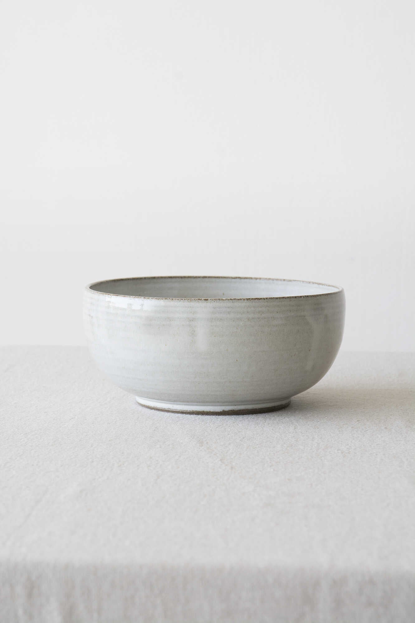 https://www.madaboutpottery.com/cdn/shop/products/rustic-ceramic-serving-bowl-461502.jpg?v=1681362079&width=1333