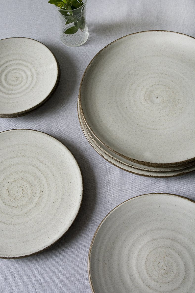 Large white dinner on sale plates